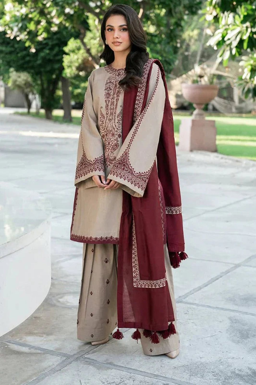 🌸 SUMMER'S COLLECTION 🌸  🟥 BRAND NAME : LIBAAS 🟨 CATEGORY : LAWN 3PC Embroidered (003)
