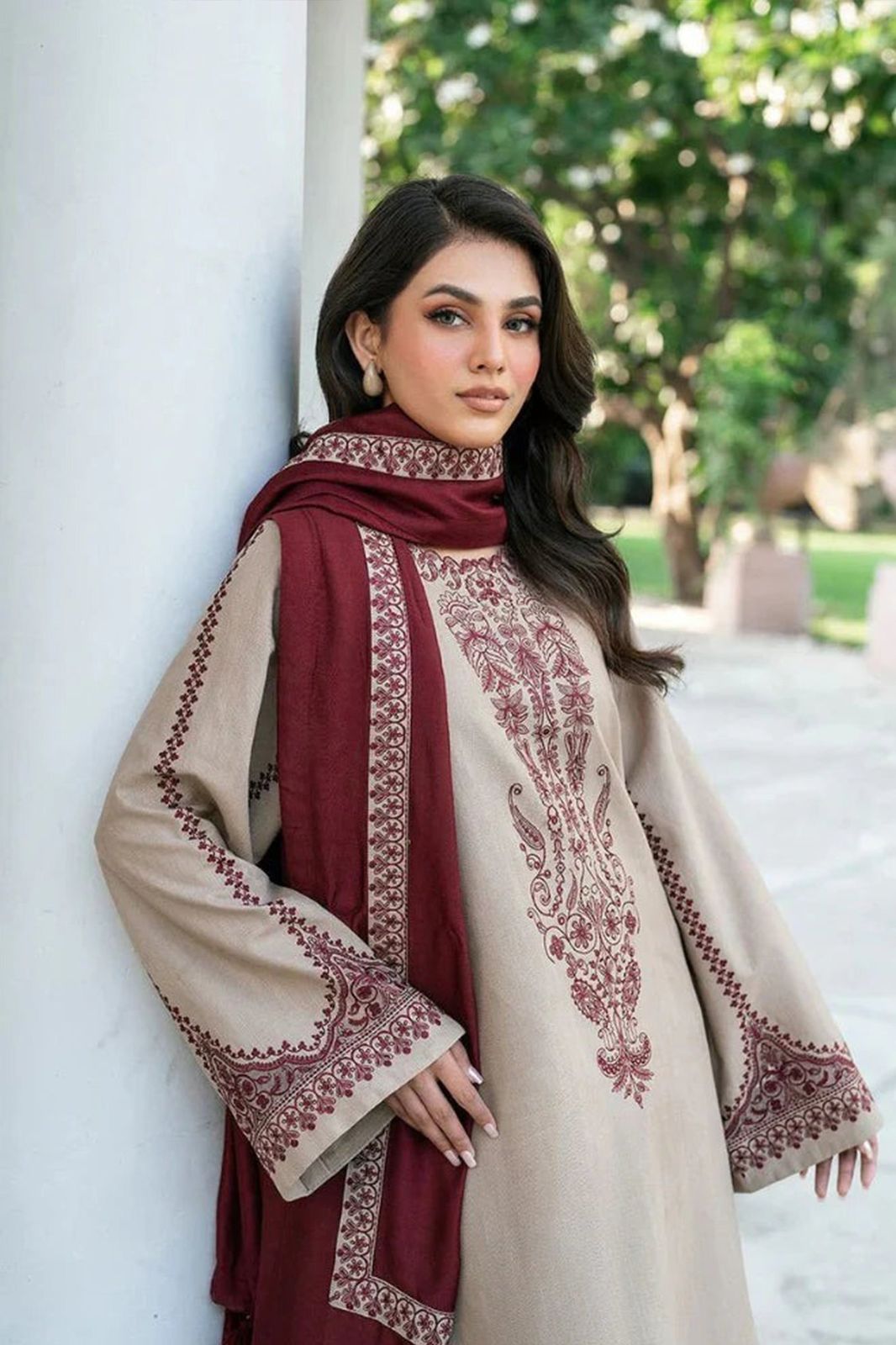 🌸 SUMMER'S COLLECTION 🌸  🟥 BRAND NAME : LIBAAS 🟨 CATEGORY : LAWN 3PC Embroidered (003)